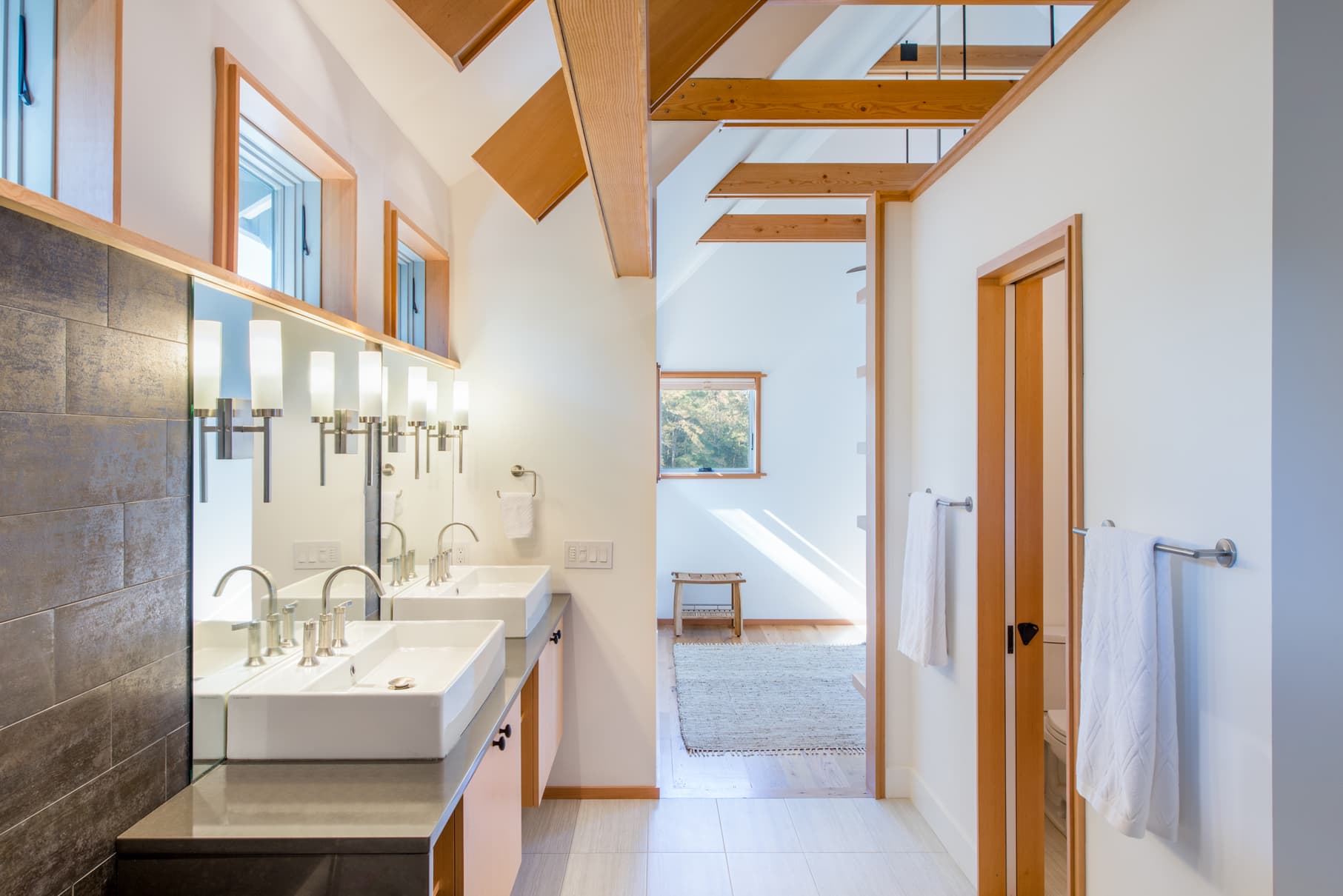 Masterbath in the Main Wing
